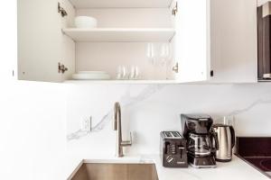 Blueground Garment District washer nr Times Square NYC-2110