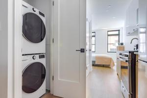 Blueground Garment District washer nr Times Square NYC-2110