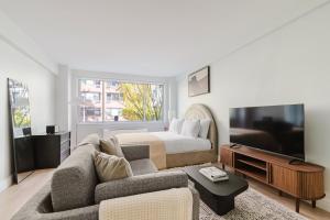 Blueground Midtown East fitness center nr UN NYC-2172