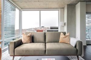 Blueground Denny Triangle rooftop pool nr Seattle Art Museum SEA-995