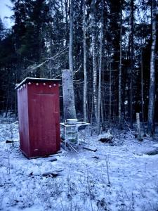 Lake cabin with rowing boat