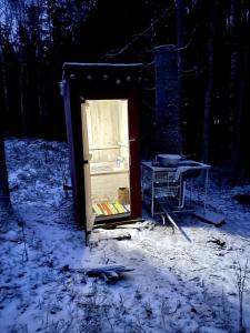 Lake cabin with rowing boat