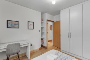 Central Apartment Steps from St Pauls