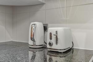 Central Apartment Steps from St Pauls