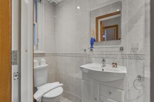 Central Apartment Steps from St Pauls