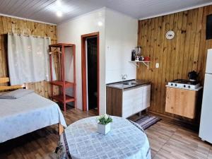 Cabana Cristal ll Campestre Em Sítio ll Wi-Fi Nômade Digital ll Táxi Fácil II Forno Microondas ll Quiosque Churrasqueira ll 6km da Estrada do Mar ll 8,1Km Prefeitura II 7,2Km UFRGS Litoral II 12km do Morro da Borrusia e das Praias Tramandai