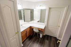 Modern Retreat Near DAY Airport & Metropark