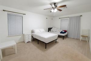 Huge family house with Private Backyard, convenient location