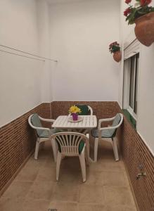 Apartamento en Conil de la Frontera ubicado en en una zona tranquila y muy bien situada para disfrutar del pueblo y de la playa sin necesidad de coche SOLO PARA FAMILIAS Y PAREJAS