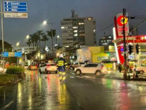 Apartamento Con Vista Hacia La Avenida Santander Y La Ciudad