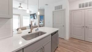 Landing Spectacular 1BD Pool Gym