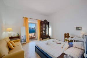 Casa Nostra - Among the Alleys of Praiano