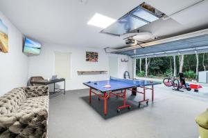 Lux Fam Private Resort Pool Spa, 2 Private Pickleball Courts, Basketball, Ping Pong Table, Mini Golf, Close To Beach & Dining Home Sleeps 8