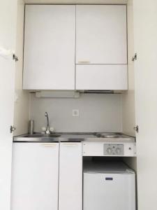 Zurich HB Station Studio, Leon