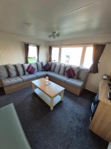 Lyons Robin Hood Rhyl 8 Berth Caravan