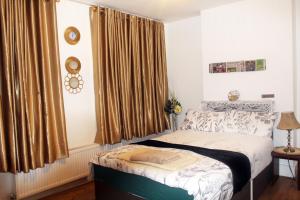 cozy rooms or entire Townhouse in London, close to Tottenham Hotspur Stadium