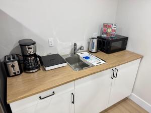 New Modern Private Suite Near Champlain Mall