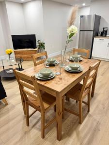 New Modern Private Suite Near Champlain Mall