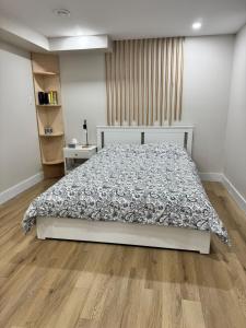 New Modern Private Suite Near Champlain Mall