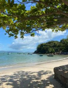 Casa, 100mts da praia Armação da Piedade