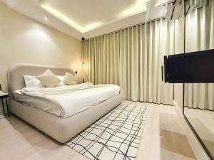 شقة انيقة بصالة وغرفة نوم