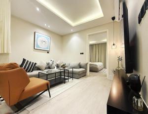 شقة انيقة بصالة وغرفة نوم