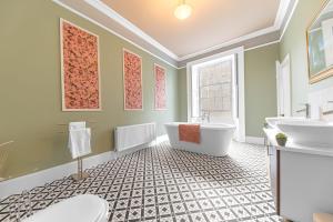 Perfect Georgian Christmas Getaway