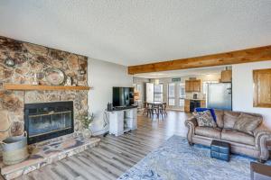 Balcony with Lake Views Waterfront Ozarks Condo!