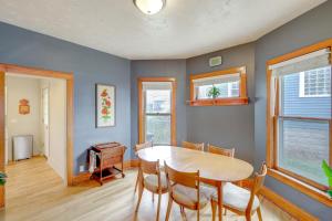 Walk to Nightlife District! Omaha Benson Bungalow