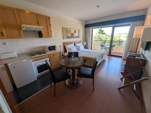 Self-Catering Studios & Apartments at Hotel Cerro Alagoa