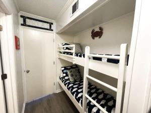 Ocean Villa A111 - Beach Front Sleeps 6