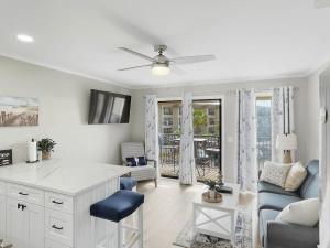 Ocean Villa A204 - Newly Updated with Ocean Views