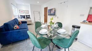 Modern Studio flats with Free Wi-Fi, washer & dryer near Kings Cross, St Pancras & Euston by NourNest Apartments