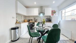 Modern Studio flats with Free Wi-Fi, washer & dryer near Kings Cross, St Pancras & Euston by NourNest Apartments