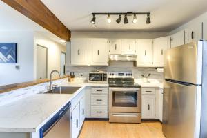 Ski, Hike and Snowmobile Mtn-View Grand Lake Gem!