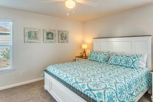 3 Mi to Holden Beach! Family Home with Patio