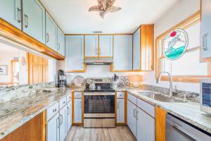 This is it - Nags Head MP 16, Ocean View, 75 Yards to Beach, Elevator, Wheelchair Friendly, Flex Stays