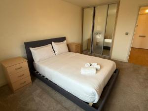 Bright 1BDR Apartment with Park Views in Leyton