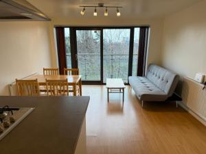 Bright 1BDR Apartment with Park Views in Leyton