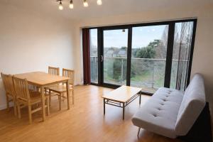 Bright 1BDR Apartment with Park Views in Leyton