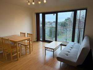 Bright 1BDR Apartment with Park Views in Leyton