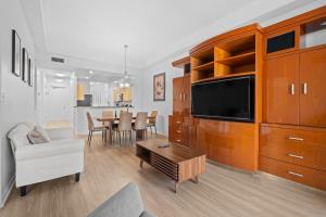 Fresh & Modern Melrose 2BR 2 BATH- Great for Families