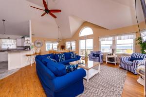 K1035 Tranquility. OCEANFRONT, Views Galore, Pool, Hot Tub!