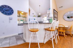 K1035 Tranquility. OCEANFRONT, Views Galore, Pool, Hot Tub!