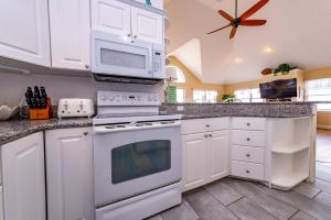 K1035 Tranquility. OCEANFRONT, Views Galore, Pool, Hot Tub!