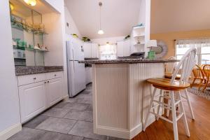 K1035 Tranquility. OCEANFRONT, Views Galore, Pool, Hot Tub!