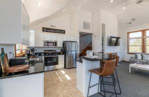 Tranquility - Pine Island, Lakefront, Pool in 2027, Hot Tub, 2 Community PoolsTennisPlayground