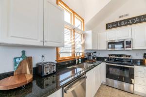 Tranquility - Pine Island, Lakefront, Pool in 2027, Hot Tub, 2 Community PoolsTennisPlayground