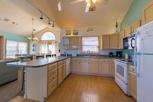 K1156 Village Views. Oceanfront, Village at Nags Head Amenities, Hot Tub