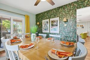 Sleeps 12 Game Room Theatre Tiki Bar Pool